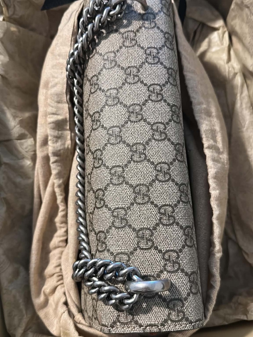 Gucci Dionysus GG Supreme Shoulder Bag in Beige and Red Suede - Picture 2 of 11